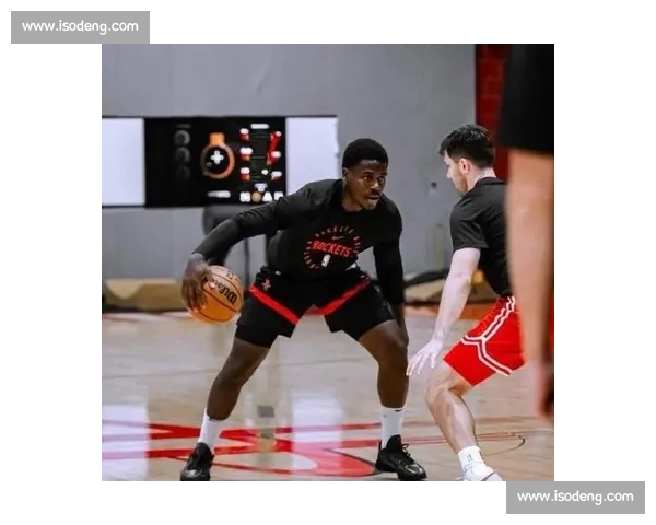 卡佩拉二进宫成火箭内线支柱！6 年队史最长纪录续写传奇