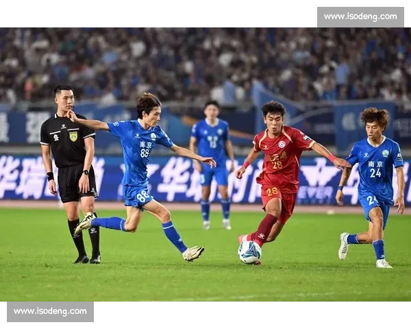 国足体脂率超苏超一倍！草根腹肌完爆职业队，训练态度成致命伤