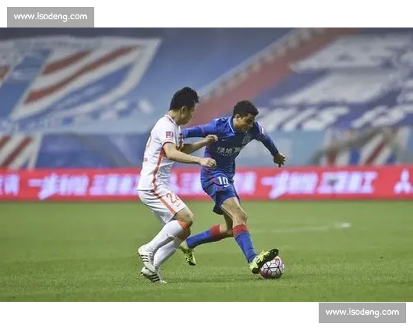 手术刀切球：足球场上的致命艺术与科学